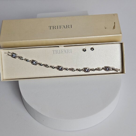 Vintage Style Trifari Bracelet & Stud Earrings Rare Gift Set Blue Stones 2000s - Picture 14 of 17